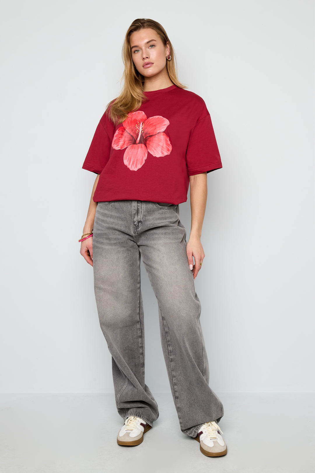 Maglietta con fiori tropicali