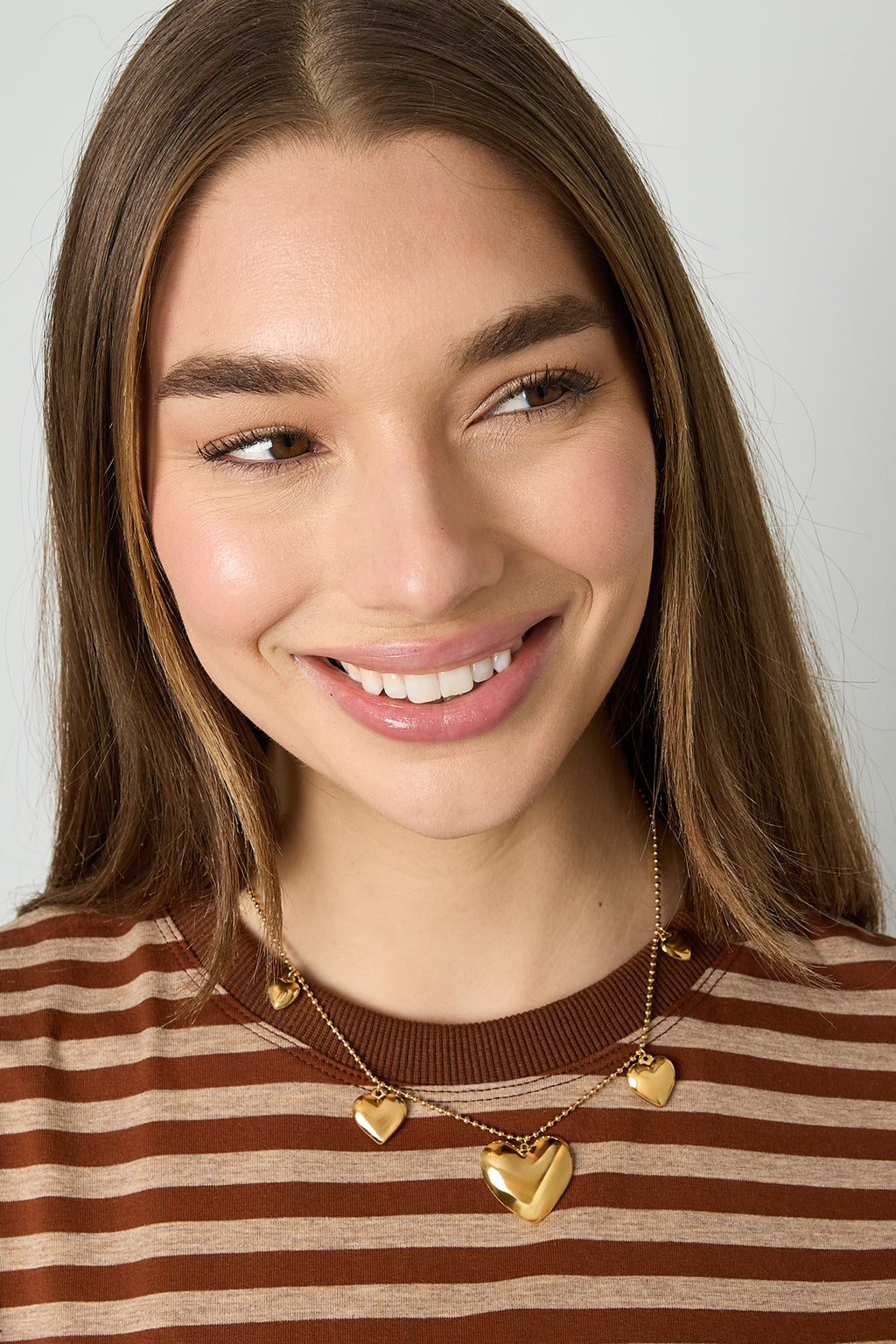 Collana con perline e cuori di diverse forme