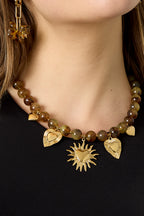Collana di perline con ciondoli estivi
