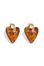 Orecchini a cerchio con ciondolo a forma di cuore in resina effetto tartaruga