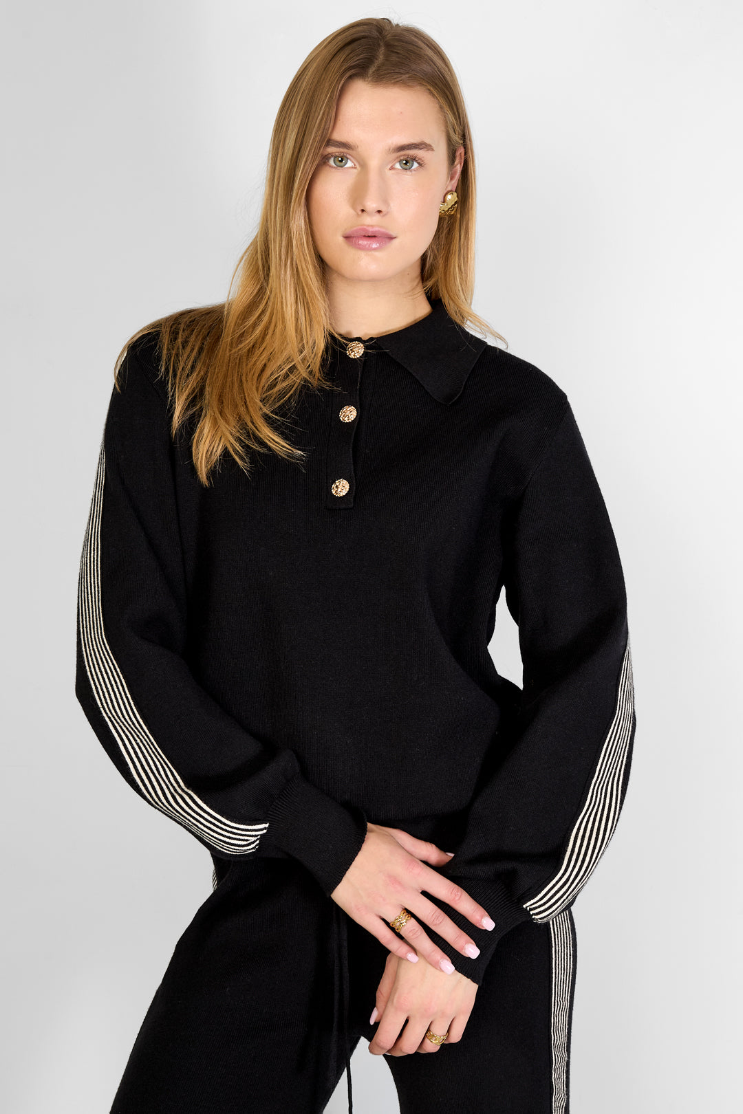 Maglione lavorato a maglia con strisce