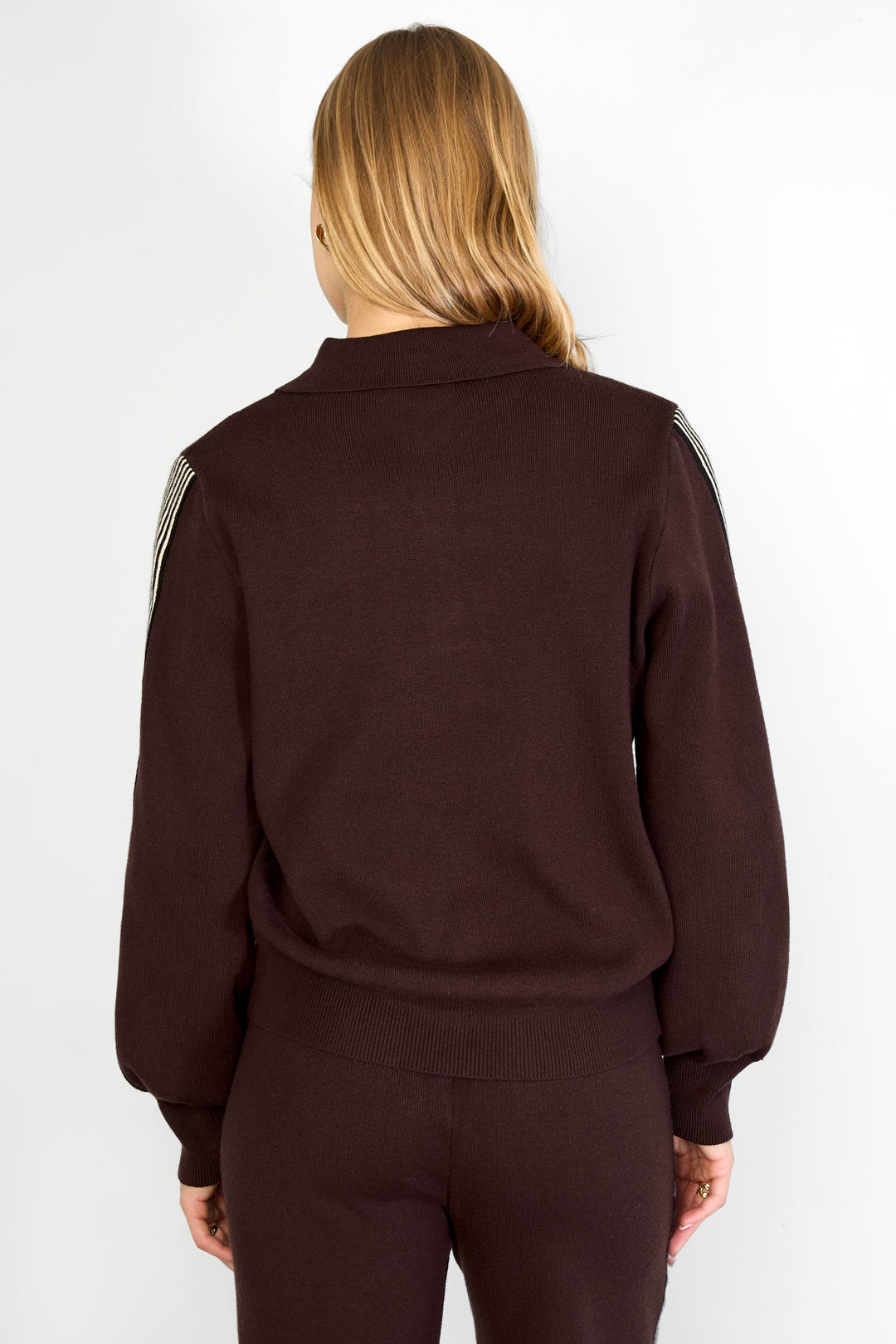 Maglione lavorato a maglia con strisce