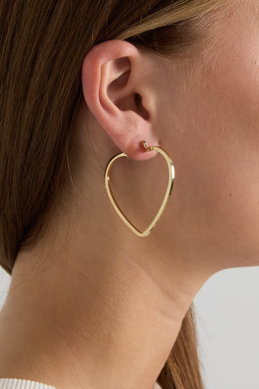 Orecchini a cerchio minimalisti a forma di cuore