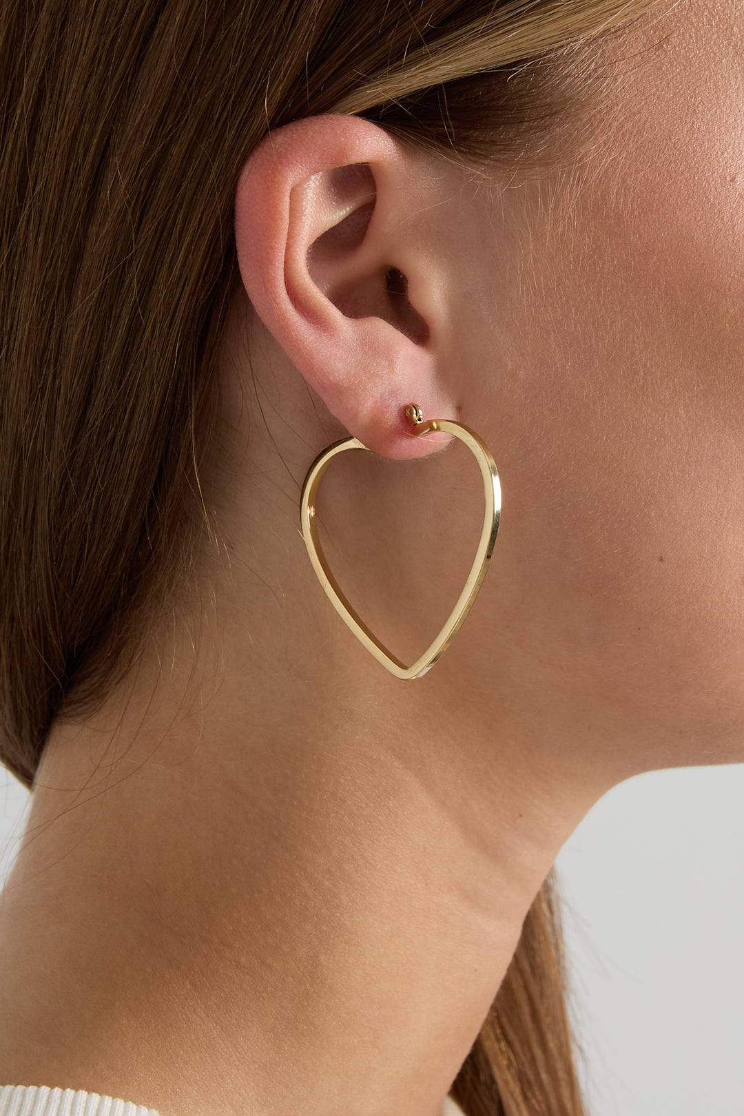 Orecchini a cerchio minimalisti a forma di cuore