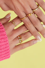 Anello minimalista con piccoli cuori