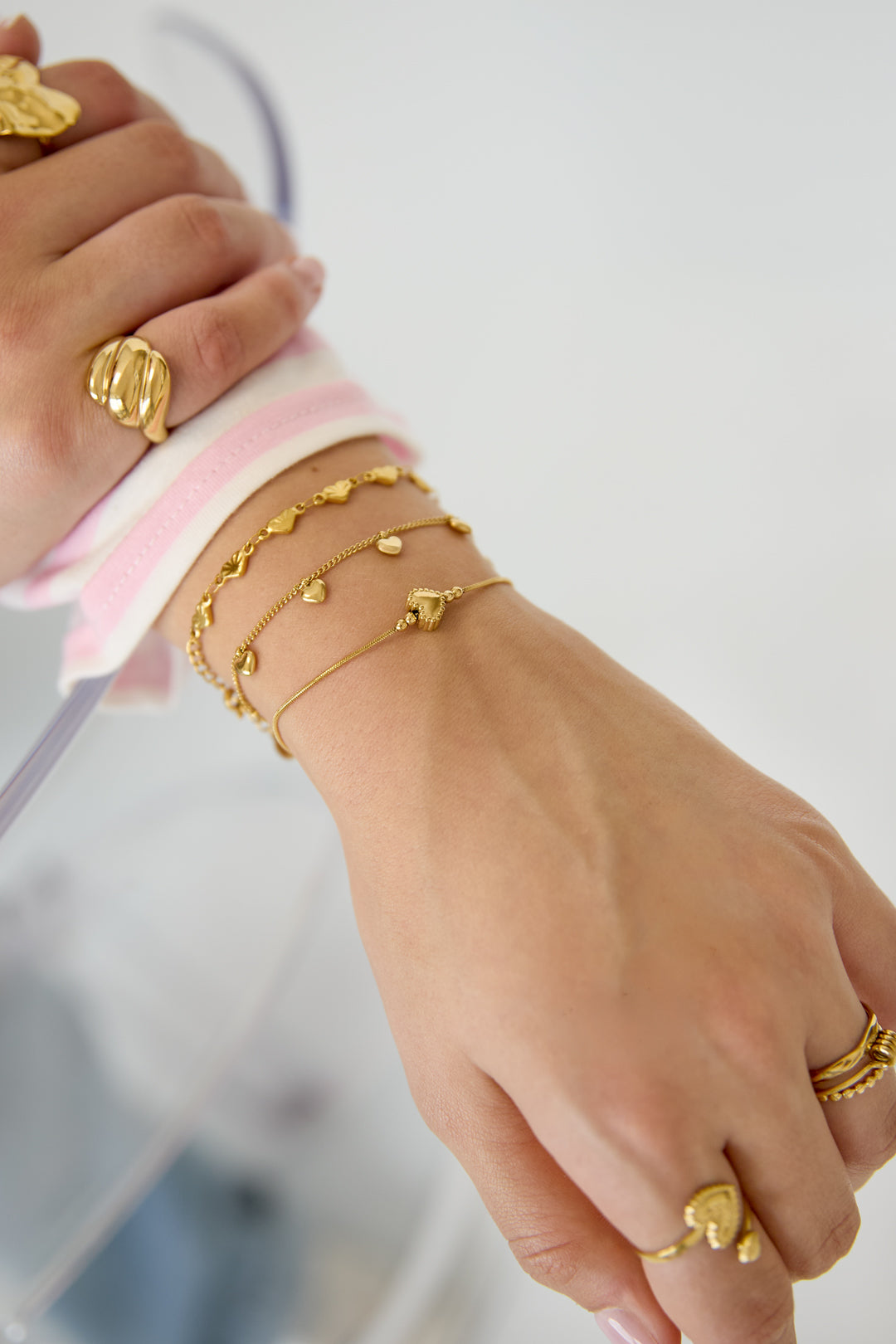 Bracciale minimalista con cuore decorato