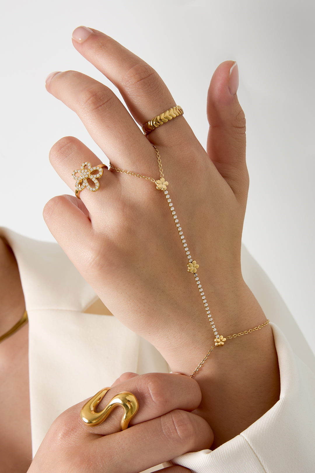 Collana in stile tennis con fiori