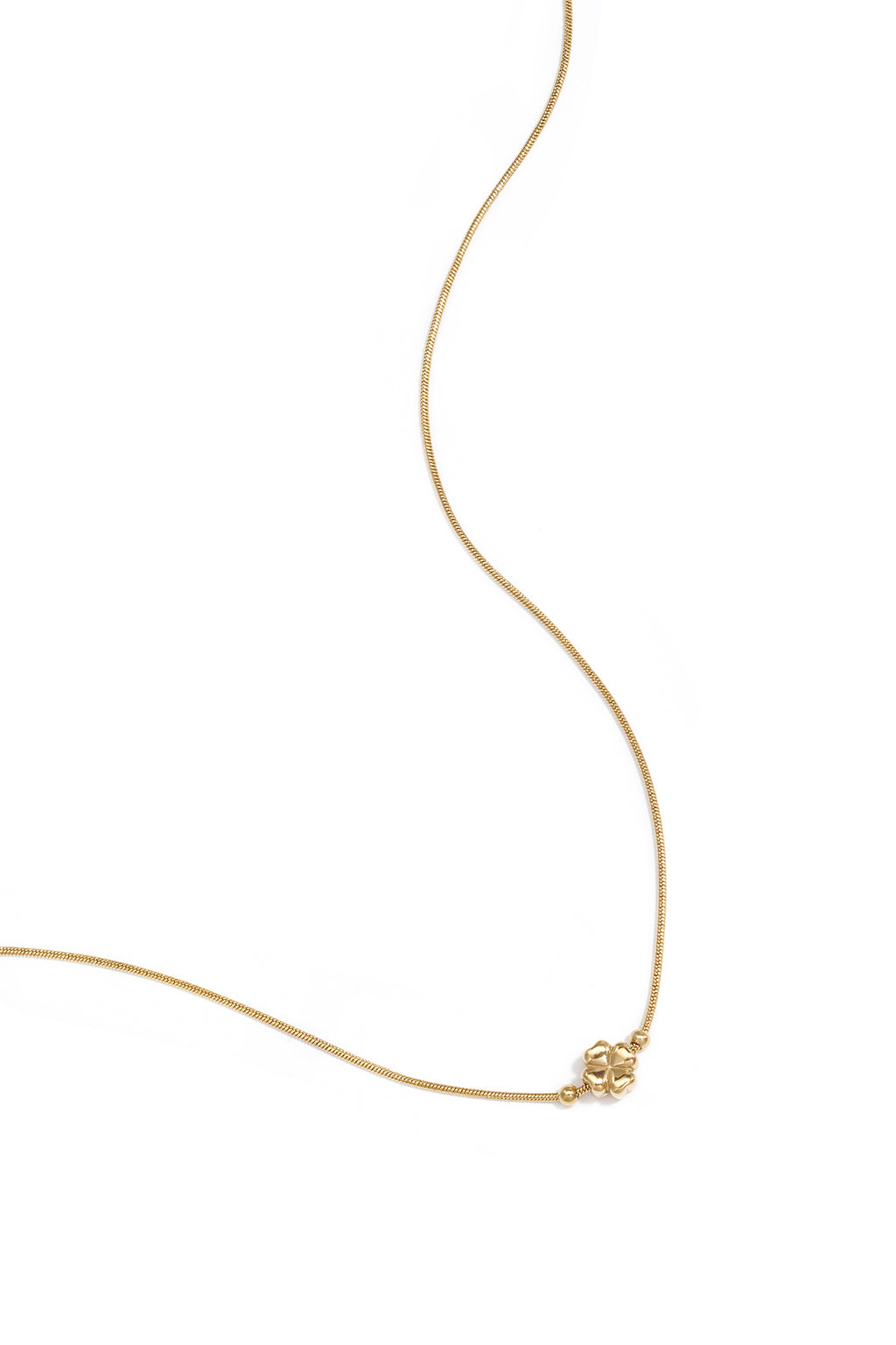 Collana minimalista con un quadrifoglio