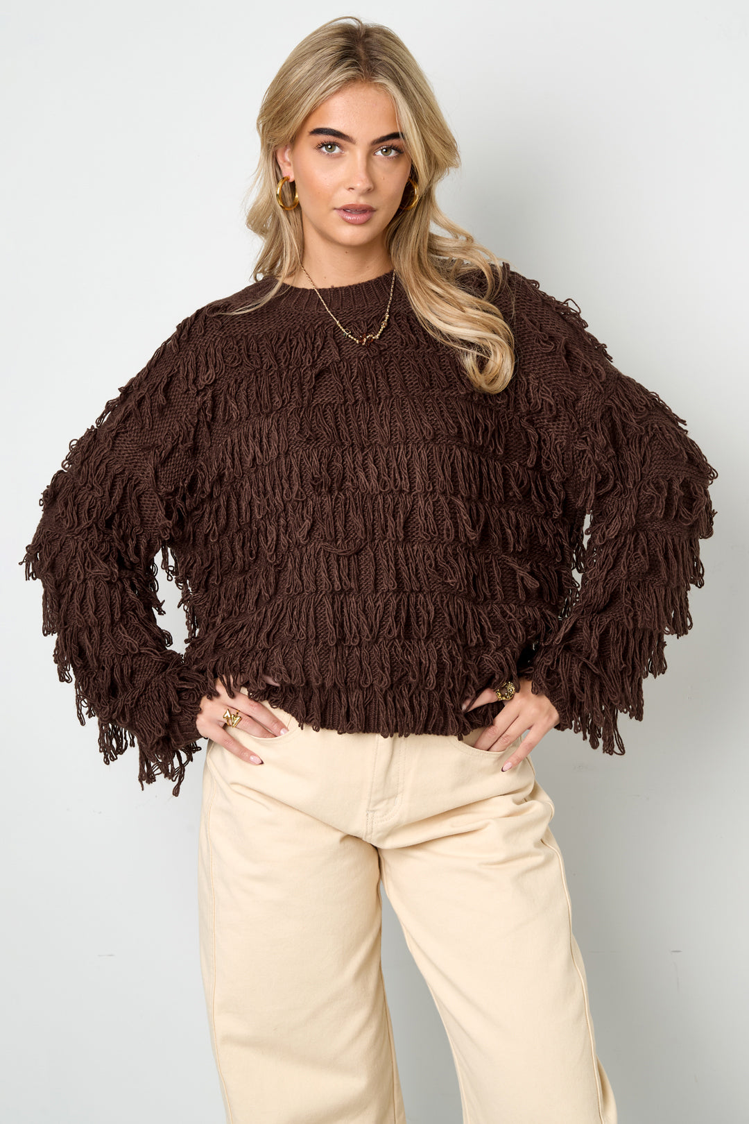 Maglione lavorato a maglia con frange