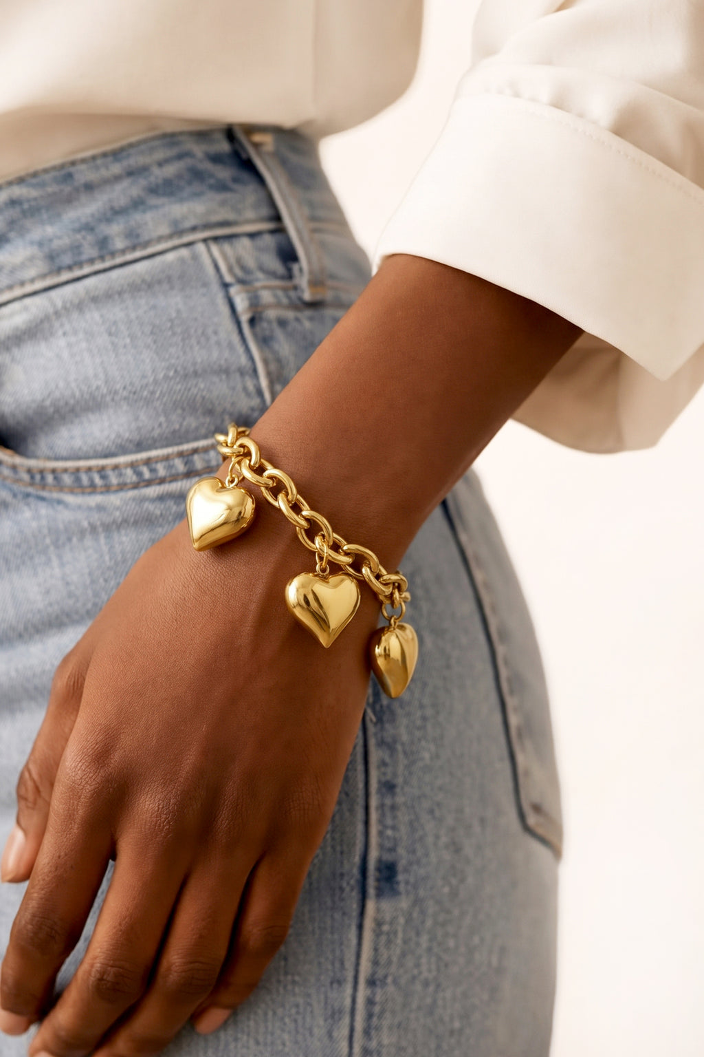 Bracciale a maglie grosse con grandi cuori