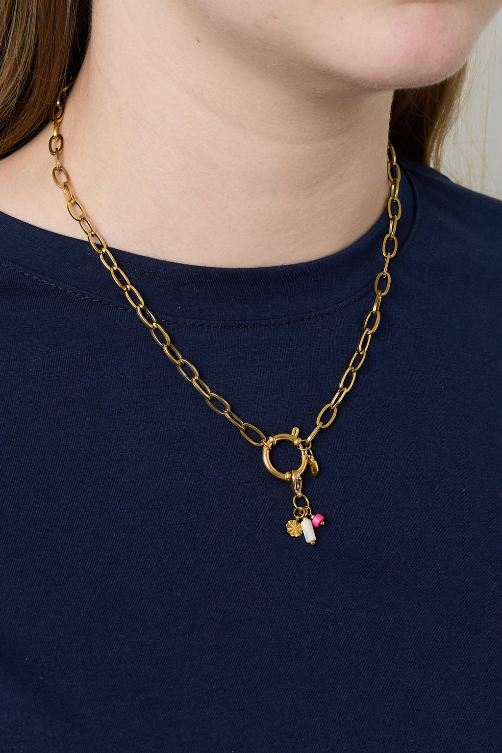 Collana con nodo dorato