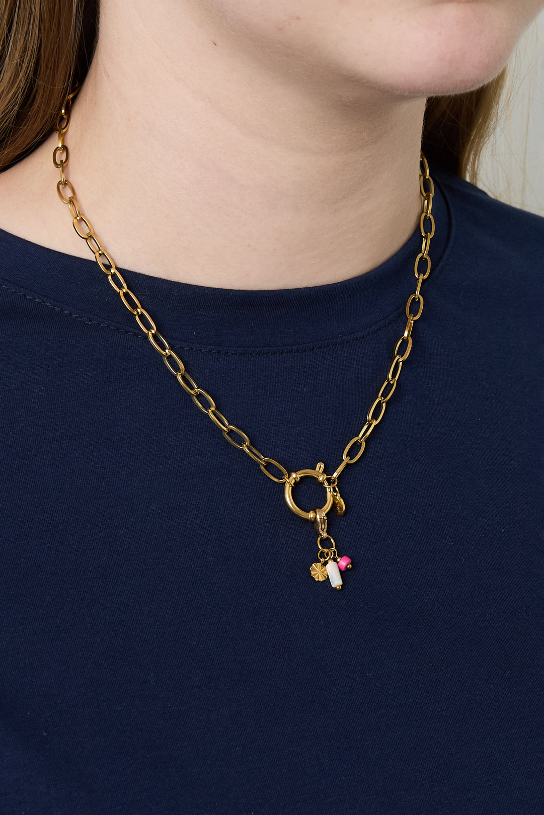 Collana con nodo dorato