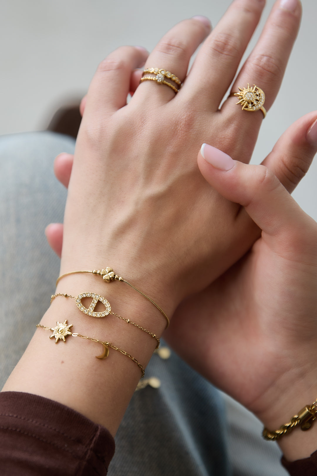 Bracciale con pietre in ciondolo ovale