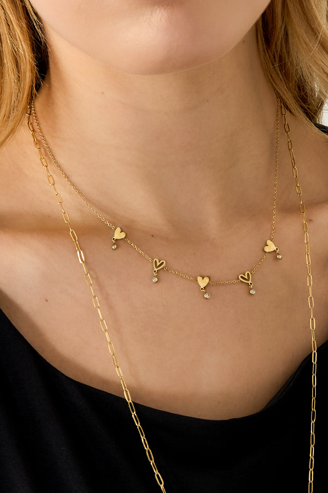 Collana con cuori alternati e pietre pendenti