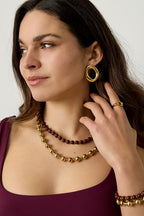 Collana a maglie con perline dorate e colorate