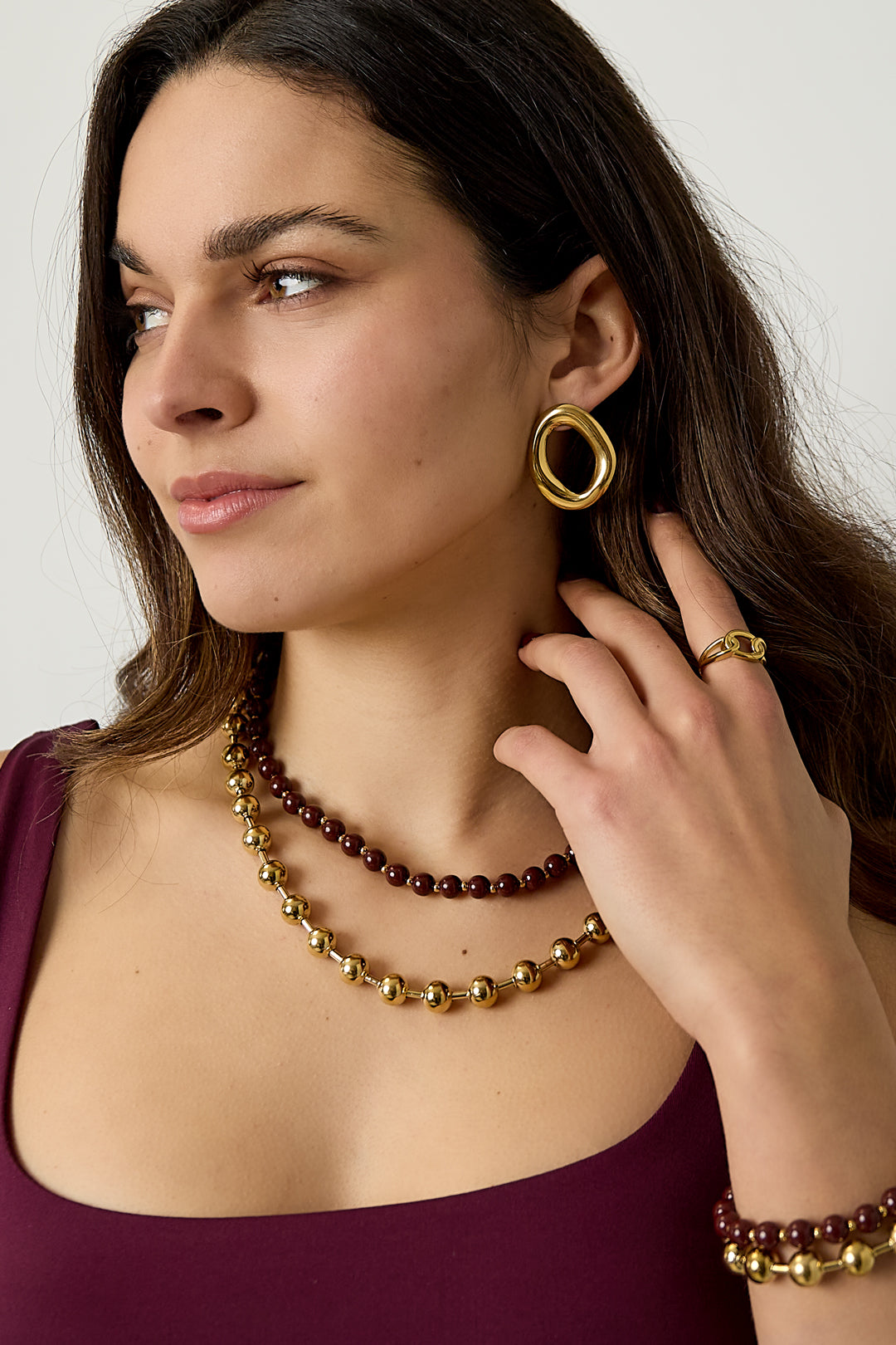 Collana a maglie con perline dorate e colorate