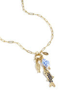Collana con chiusura frontale e ciondoli a forma di pesce