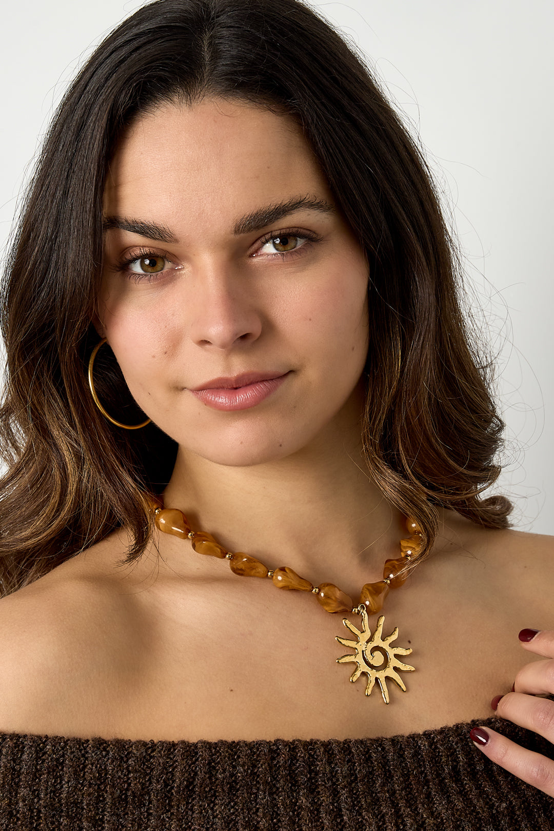 Collana di perline con ciondolo a forma di sole