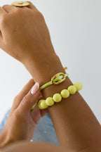 Bracciale con perline grandi e chiusura sul davanti