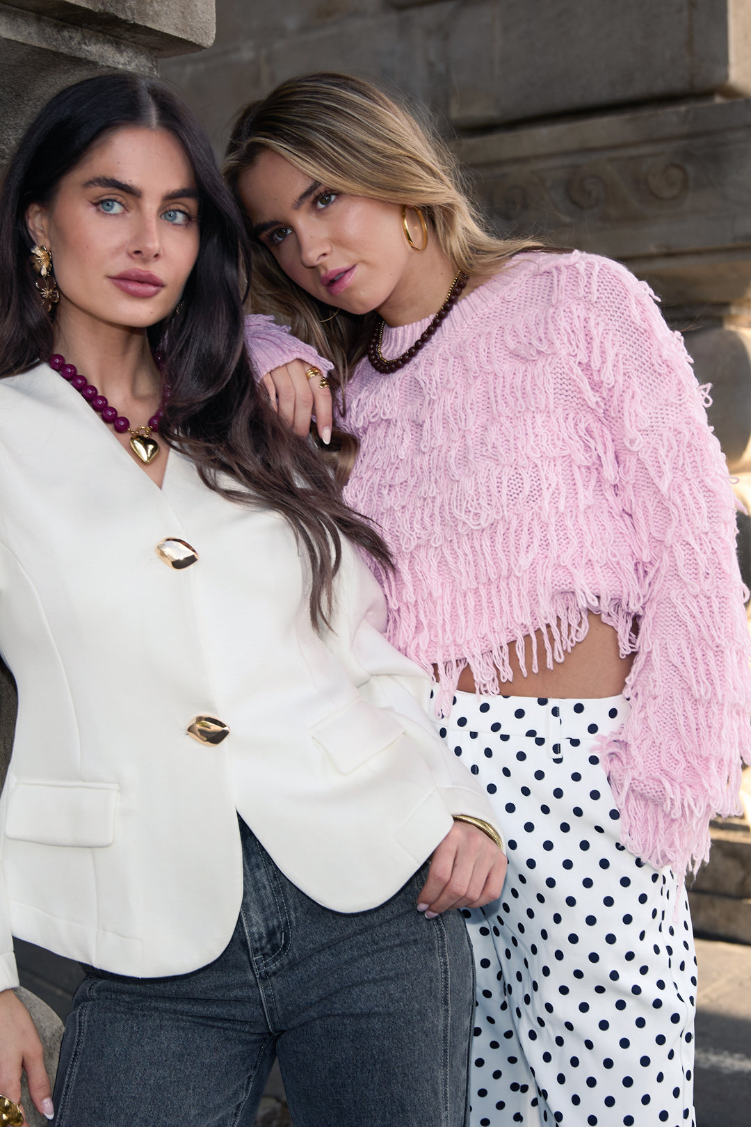Maglione lavorato a maglia con frange