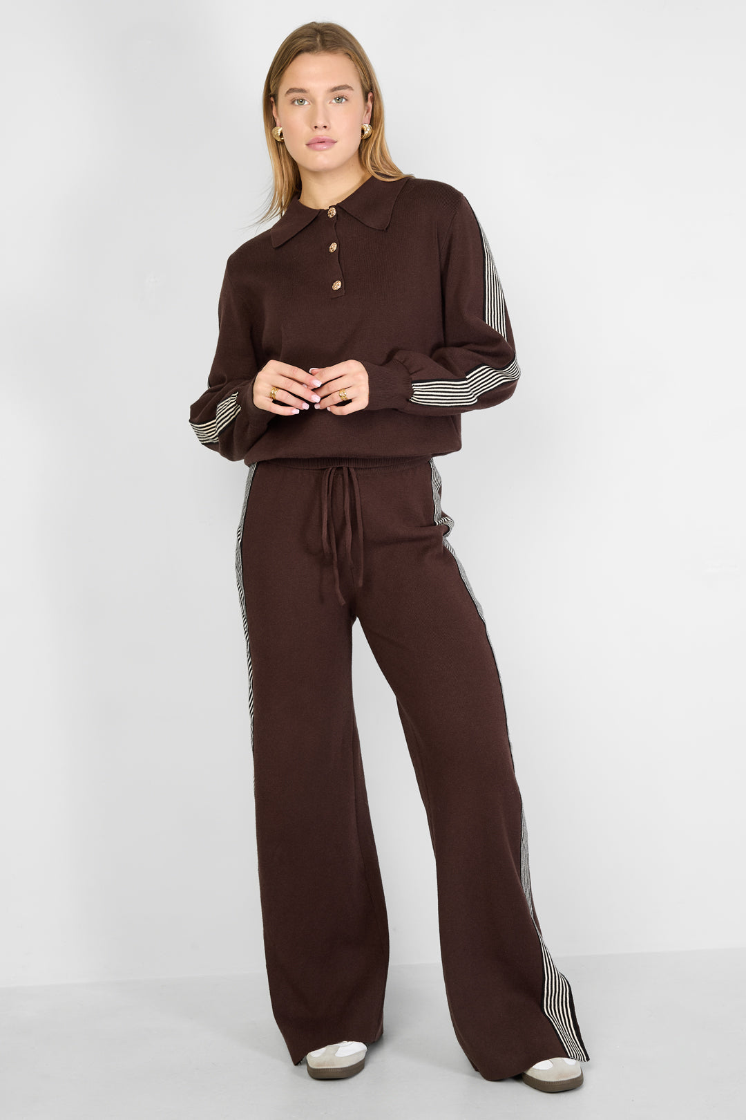 Maglione lavorato a maglia con strisce