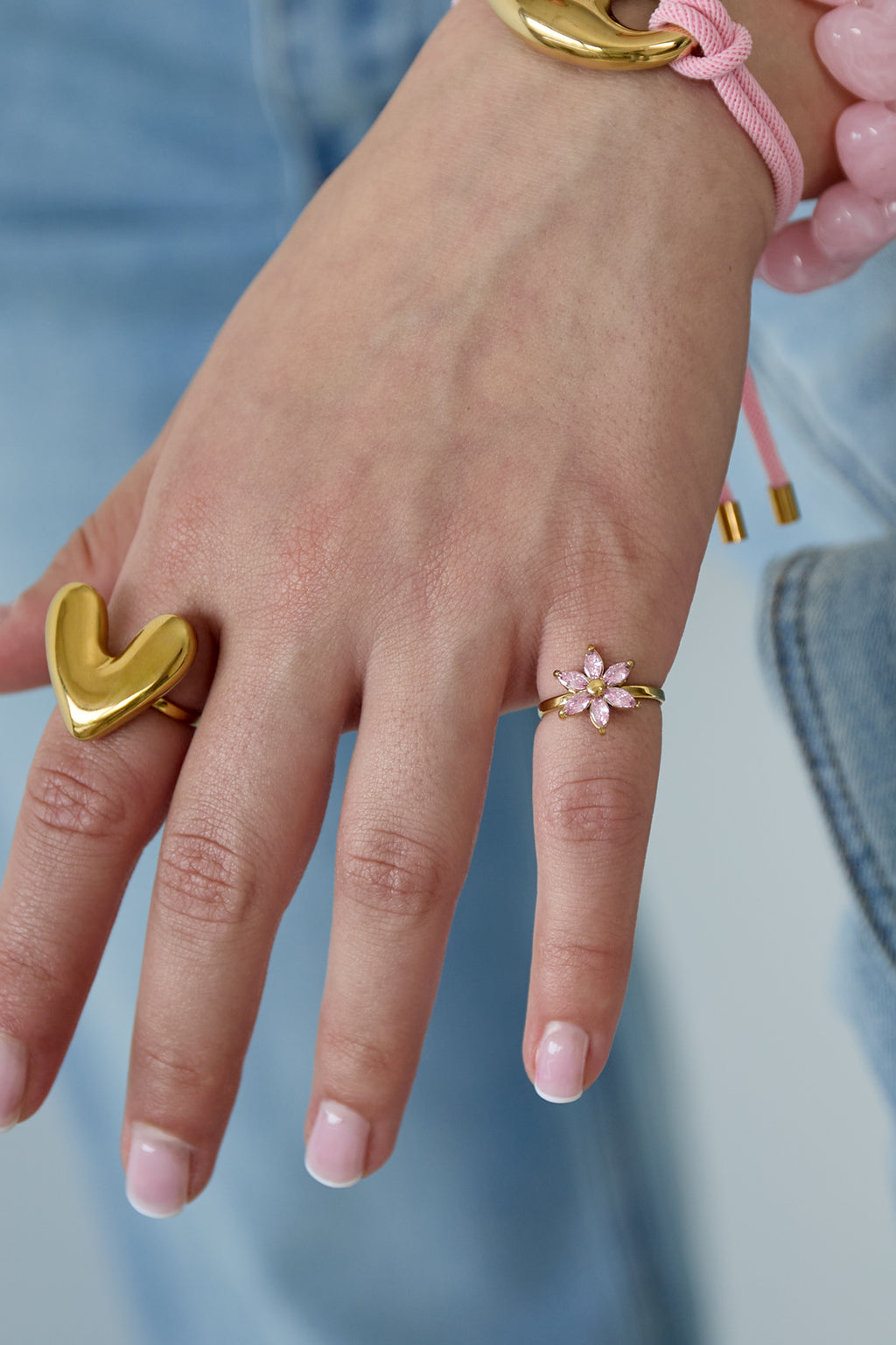 Anello con fiore di strass