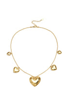 Collana con perline e cuori di diverse forme