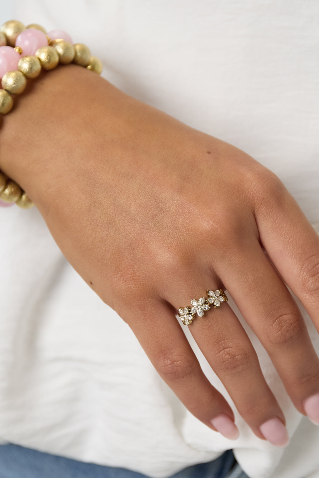 Anello con fiori e pietre