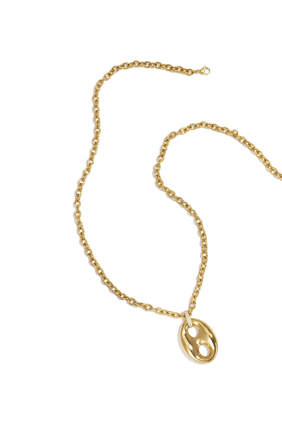 Collana vistosa con ciondolo a forma di nodo.