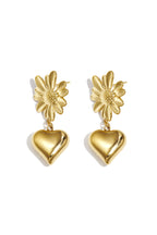 Orecchini a forma di fiore con cuore pendente
