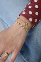 Bracciale a forma di trifoglio con pietre alternate