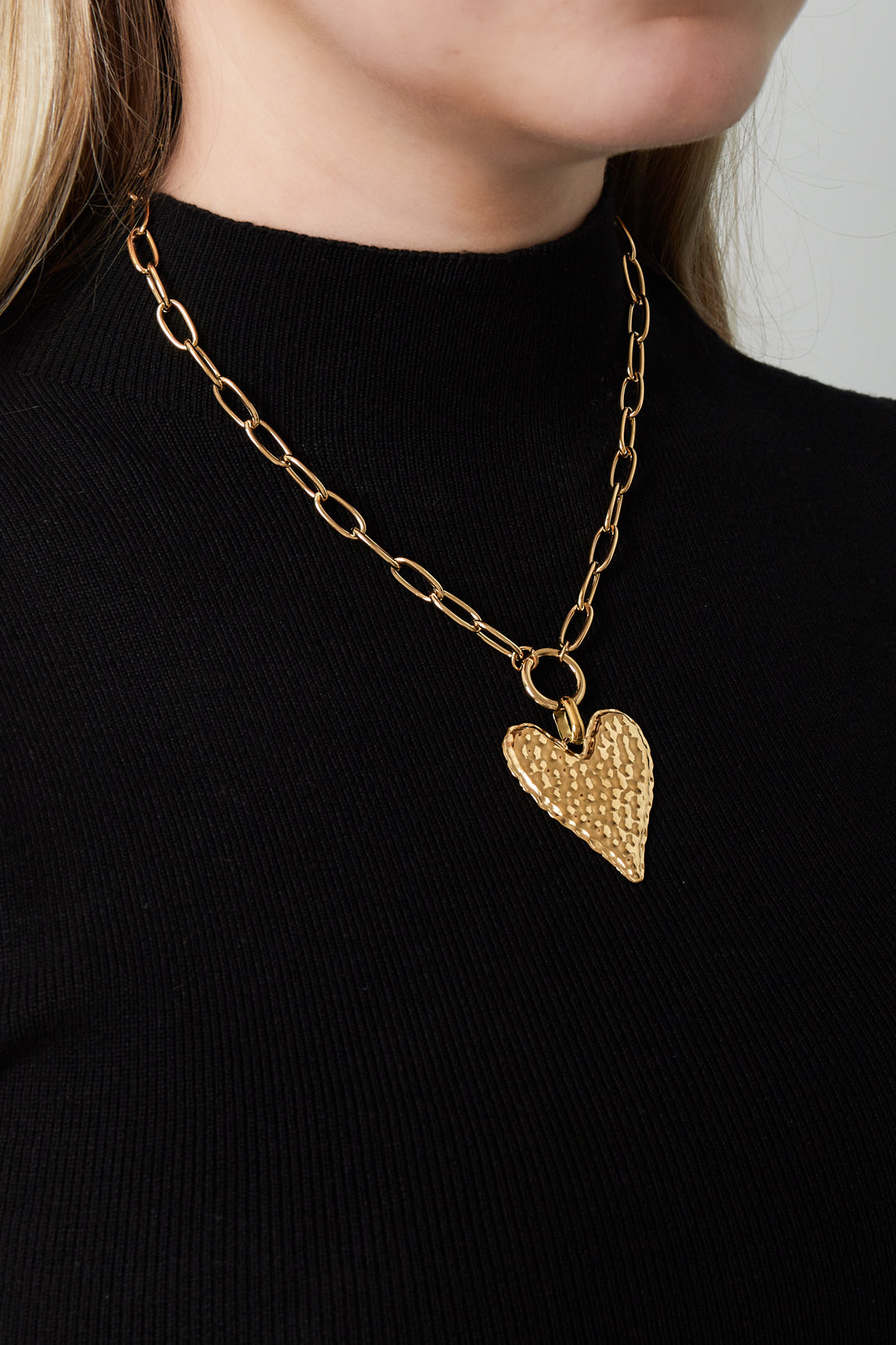 Collana lunga con cuore spesso