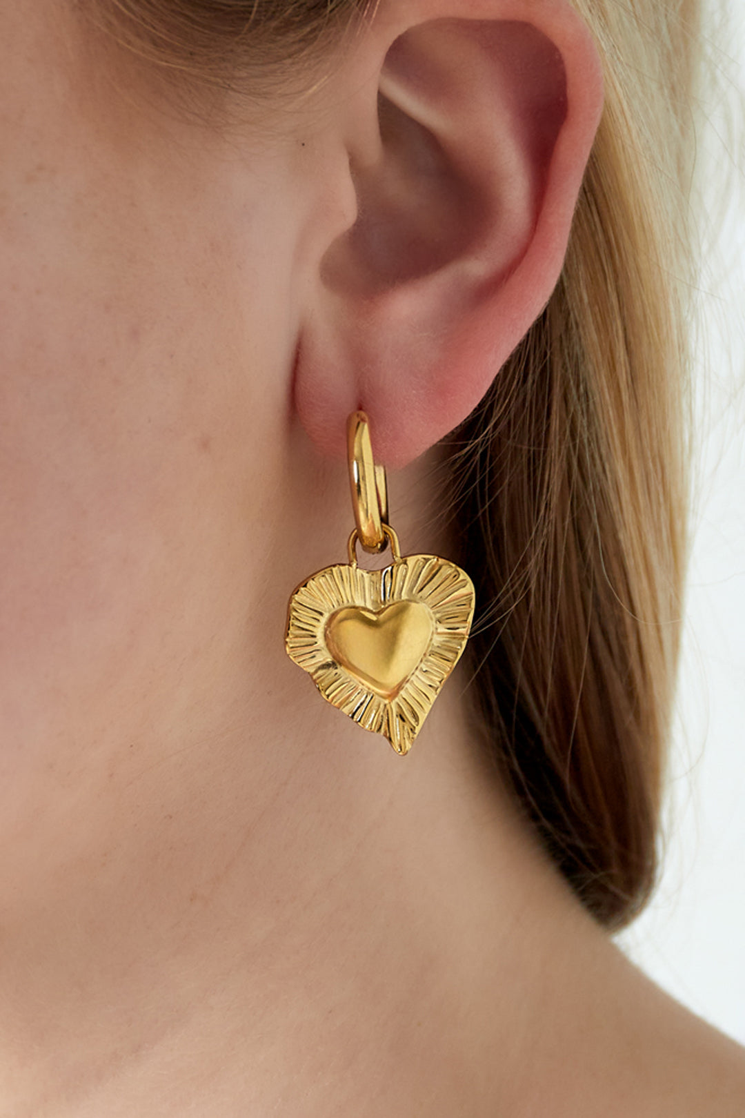 Orecchini a forma di cuore radioso
