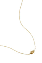 collana semplice con ciondolo annodato
