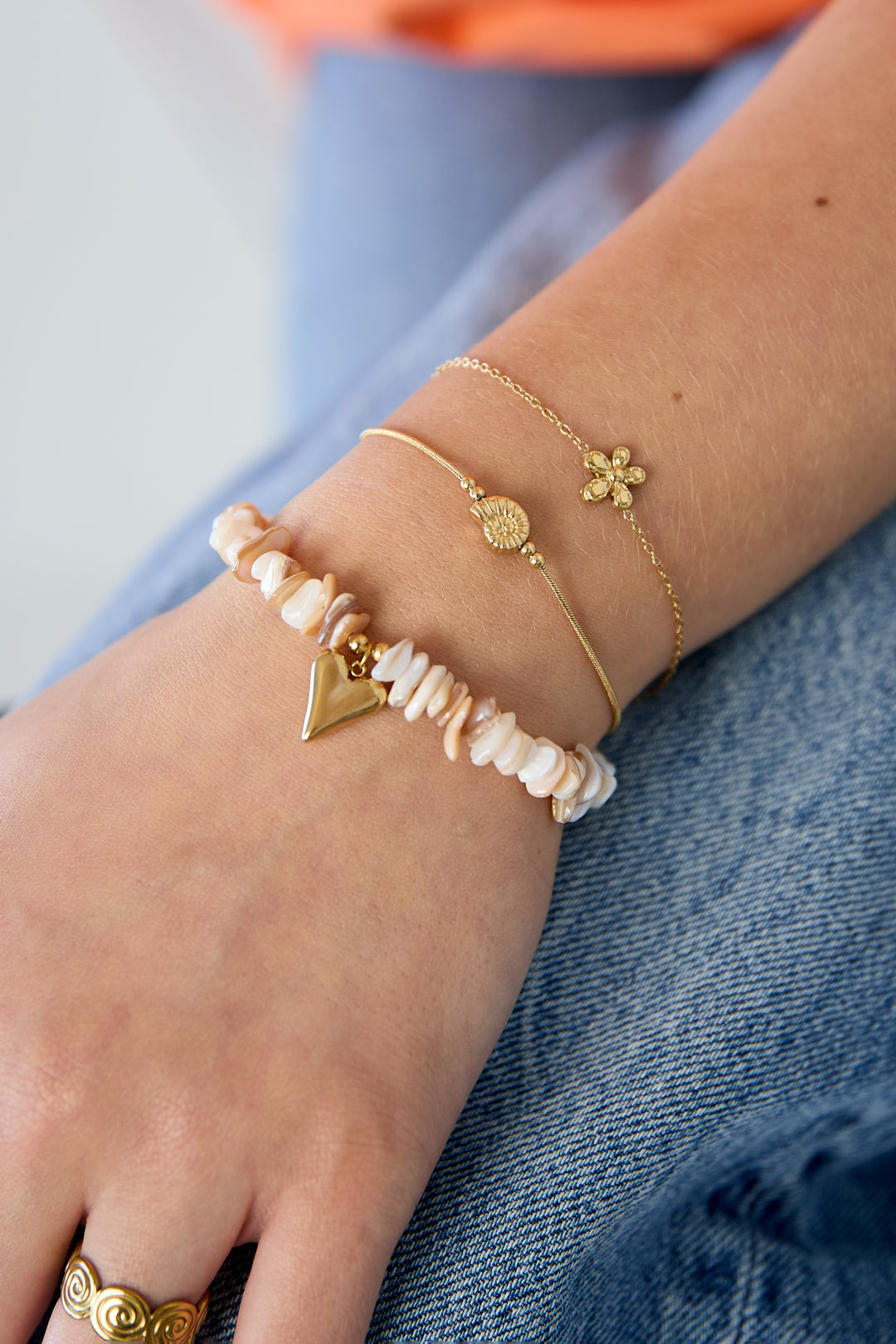 Bracciale minimalista con conchiglia a spirale
