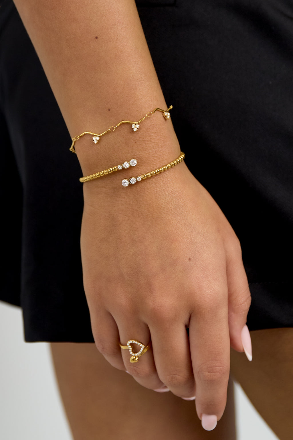Bracciale con motivo a zigzag e pietre