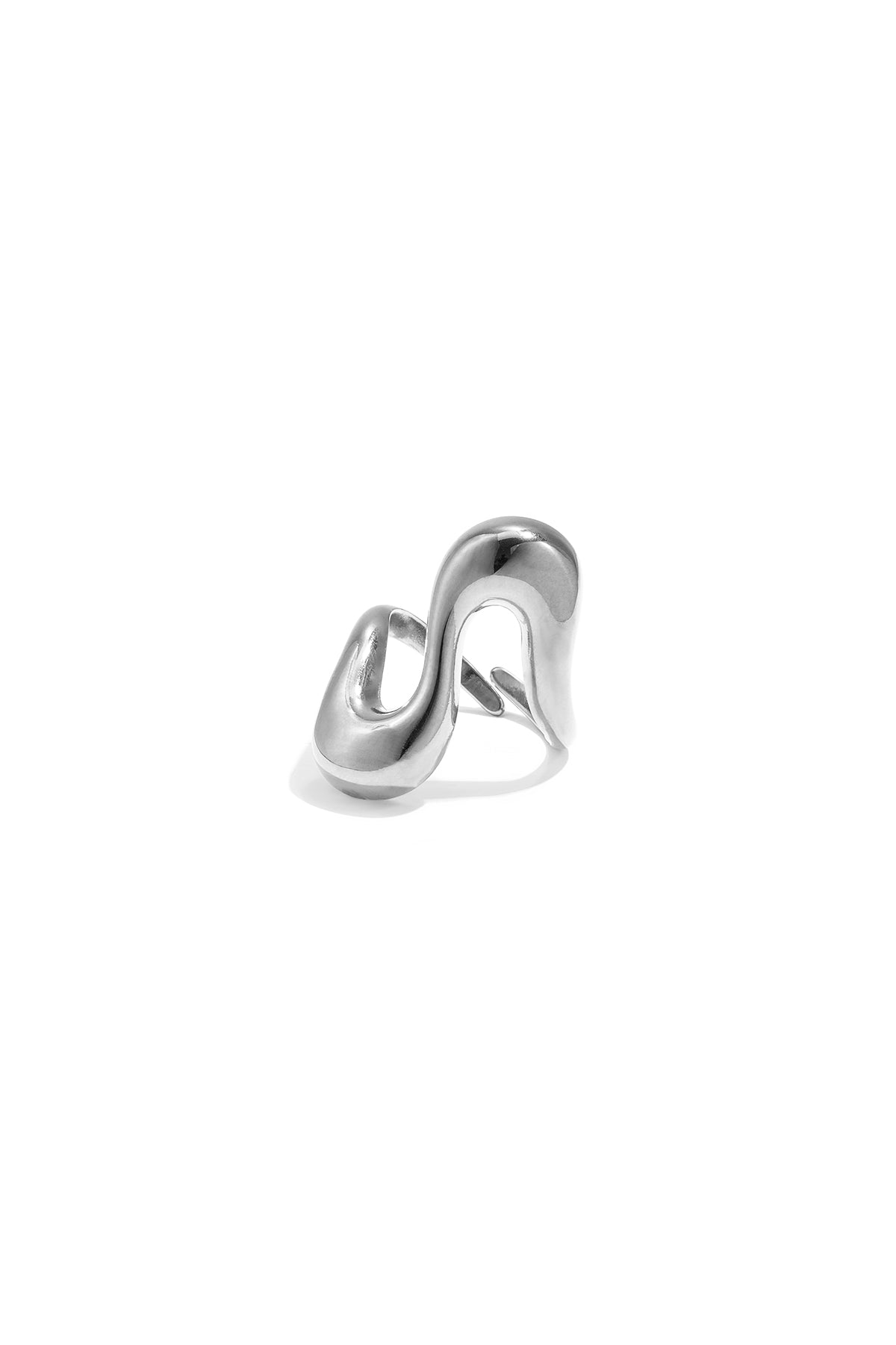 Anello di tendenza regolabile con design ondulato.