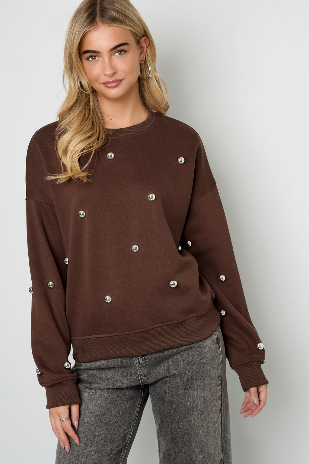 Maglione con borchie