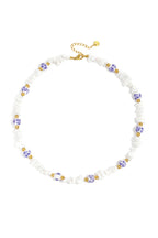 Collane con perline di pietra e perline bianche con fiori blu