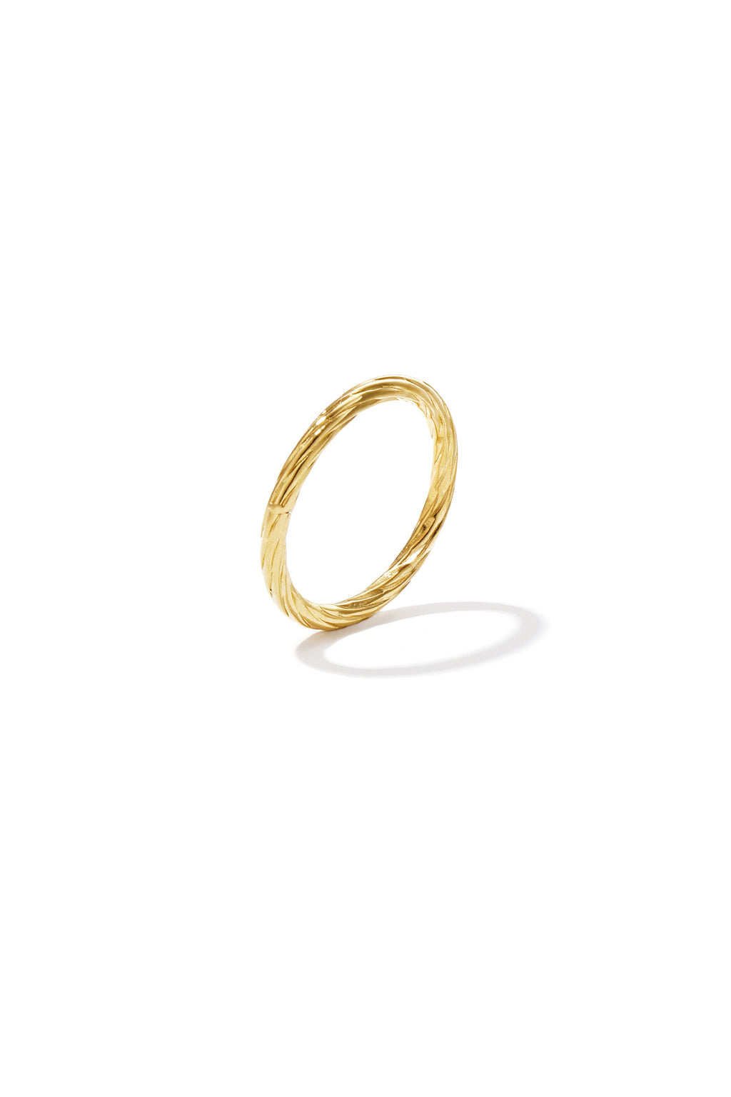 Anello minimalista con strisce